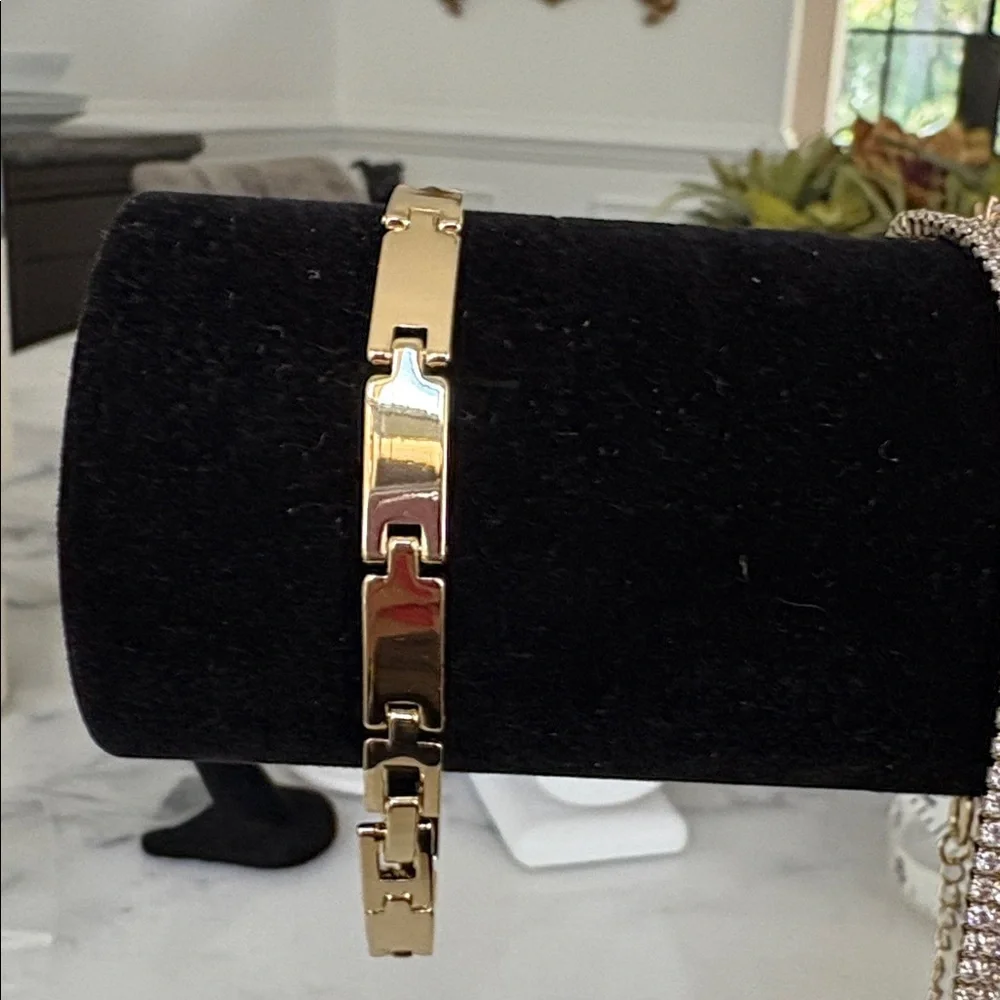 ✨NEW Real Gold Plated Hinged Bracelet High End Large 8”
